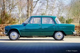 Alfa-Romeo-Giulia-1300-Verde-Muschio-Green-Vert-Grun-02.jpg