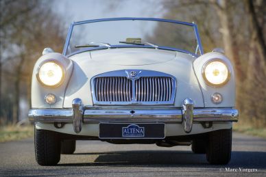 MG MGA Twin-Cam roadster, 1958