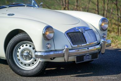 MG MGA Twin-Cam roadster, 1958