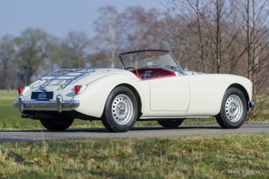 MG MGA Twin-Cam roadster, 1958
