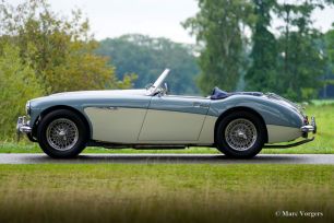 Austin-Healey-3000-MK-II-1962-Ice-Blue-Creme-White-02.jpg