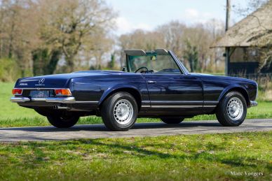 Mercedes-Benz 230 SL 