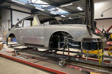 Porsche 911 2.0 SWB 1968 body restoration