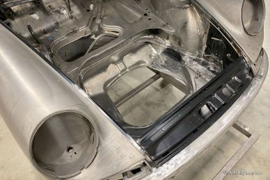 Porsche 911 2.0 SWB 1968 body restoration