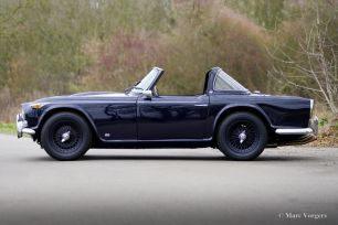 Triumph-TR4A-Surrey-Top-1966-Dark-Blue-Bleu-Fonce-Dunkelblau-02.jpg