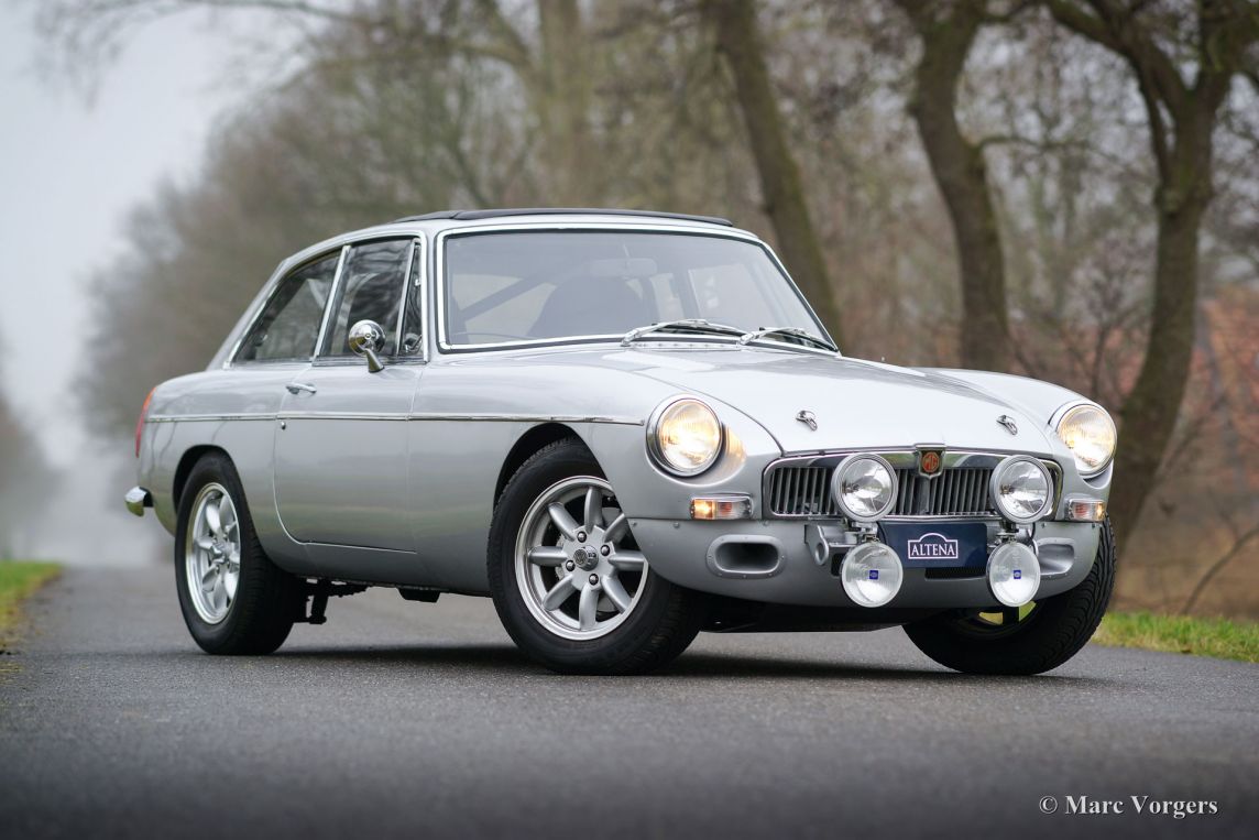 MG MGB GT V8 rally car, 1975 - Classicargarage - FR