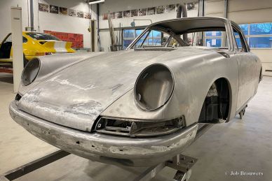 Porsche 911 2.0 SWB 1968 body restoration