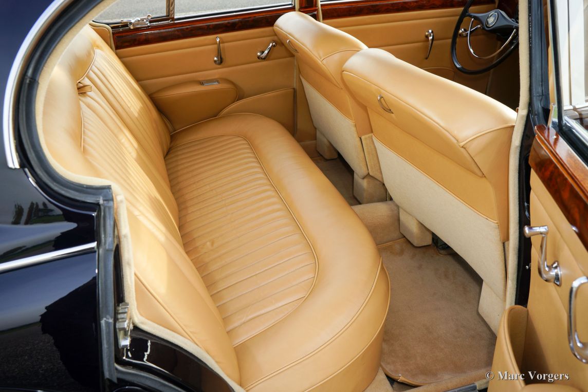 Jaguar MK II 3 8