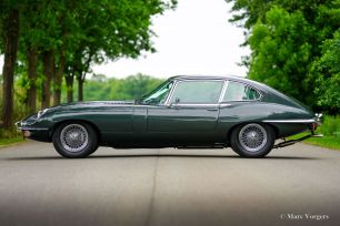 Jaguar-E-type-XK-E-2 2-42L-1969-Opalescent-Silver-Green-Metallic-02.jpg