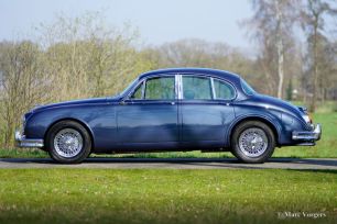 Jaguar-MK-2-MKII-38-1963-Opalescent-Blue-Bleu-Blau-Blauw-Metallic-02.jpg