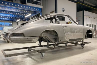 Porsche 911 2.0 SWB 1968 body restoration