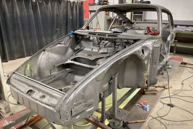 Porsche 911 2.0 SWB 1968 body restoration