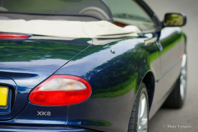 Jaguar XK8 convertible, 1999
